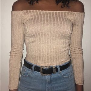 OFF THE SHOULDER TOP